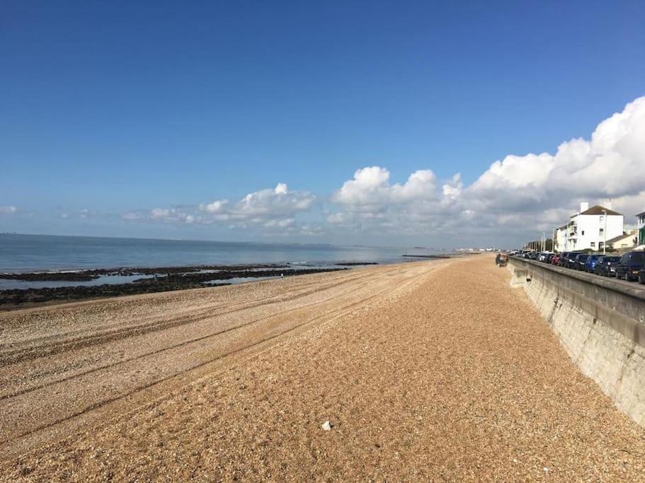 The View Sandgate Beach Exterior photo