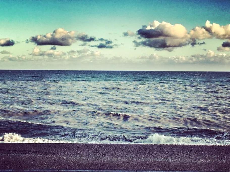 The View Sandgate Beach Exterior photo